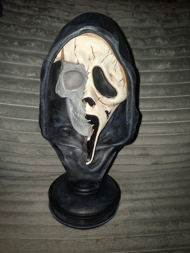 Maschera mezzo teschio viso